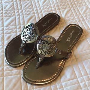 Charming Charlie silver flip flops 7M EUC